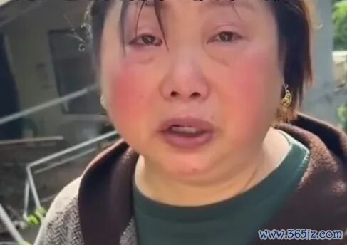 △近日,向金元因戴了“金耳饰”激发部分网友网暴
